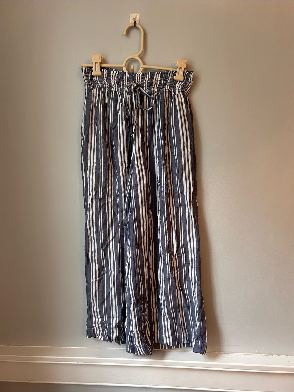 Hollister Ultra High Rise Paperbag Wide Leg Striped Cropped Pants Blue White Med